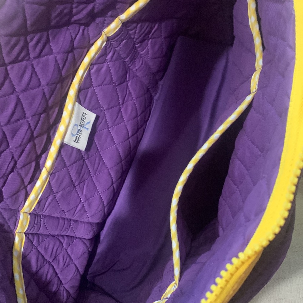 NWT East Carolina quilted tote with six inside pockets and one outside pocket - Picture 3 of 5